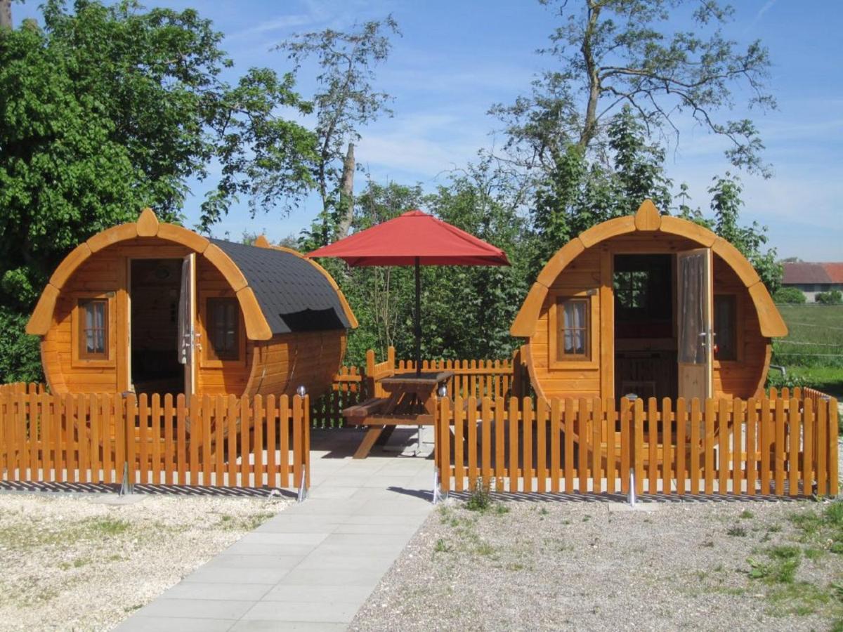 Schlaffass-Camping Gutshof Donauried - Bed and Breakfast Günzburg