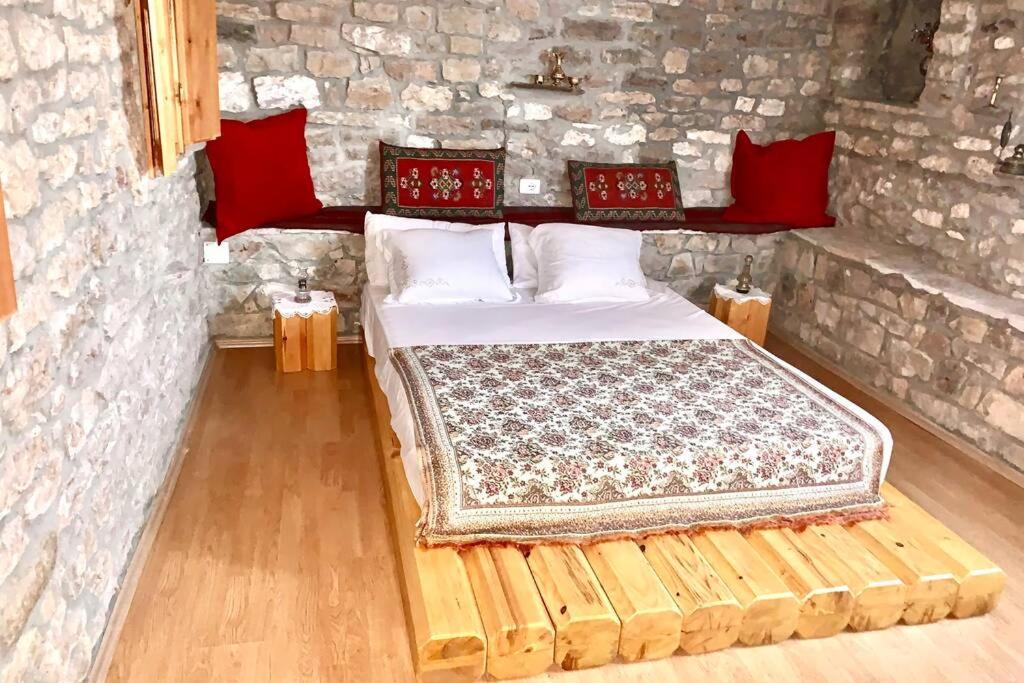 B&B Gjirokastra - Kubeja Guest House - Bed and Breakfast Gjirokastra