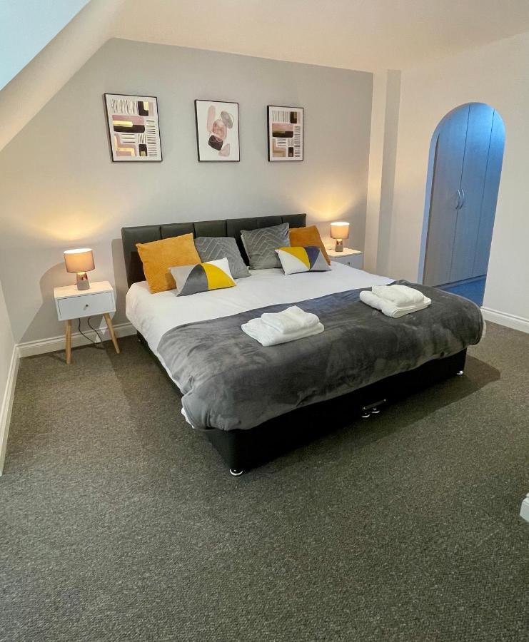 B&B Nuneaton - The Shires - Bed and Breakfast Nuneaton