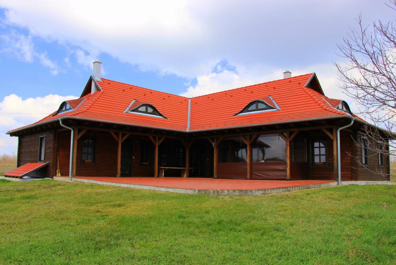 Piszkeri Vendégház - Cece - Bed and Breakfast Cece