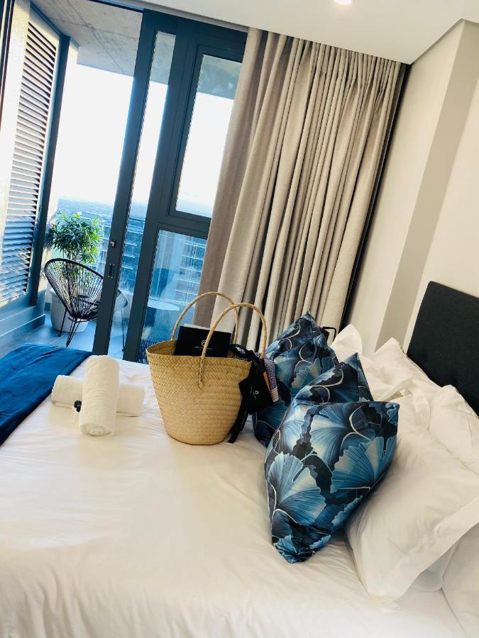 B&B Durban - Umhlanga Arch 10th Floor- Sea Views! - Bed and Breakfast Durban