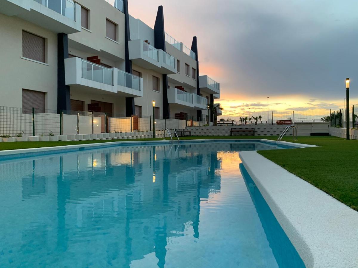 Bianca Beach 106, ground floor 250m from Mil Palmeras beach - Chambres d’hôtes