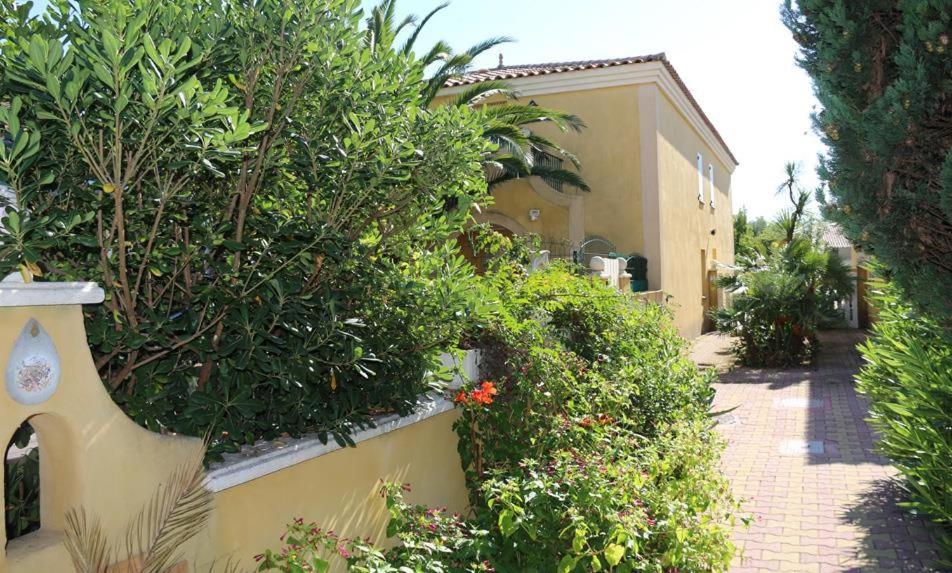 Chambre La Palmeraie village naturiste - B&B