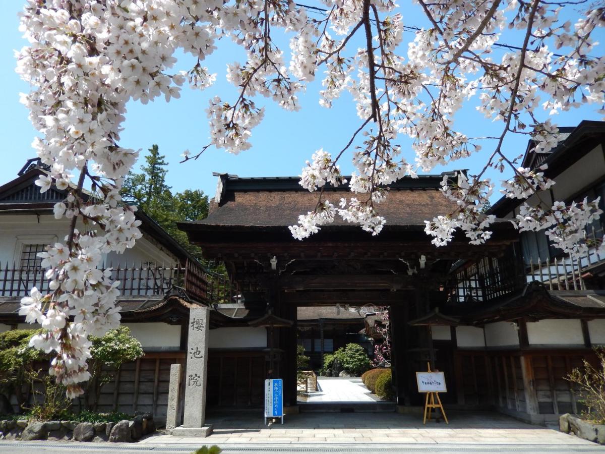Koyasan Shukubo Yochiin - B&B Kōyasan