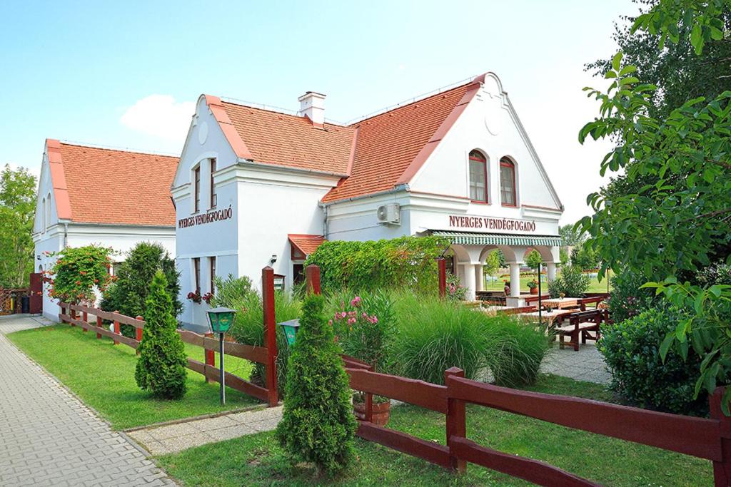 Nyerges Vendégfogadó - B&B