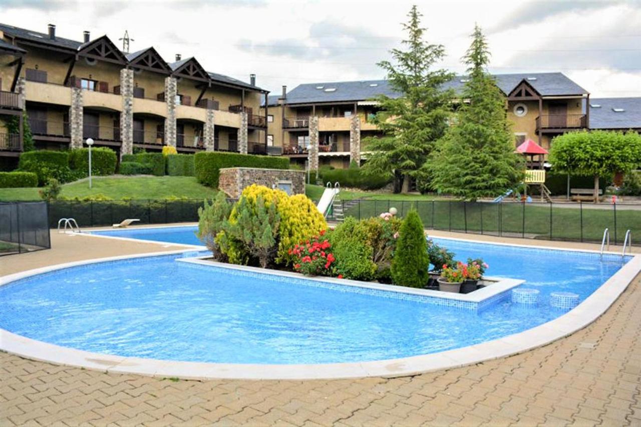 Planta baja con piscina en Caldegas - B&B