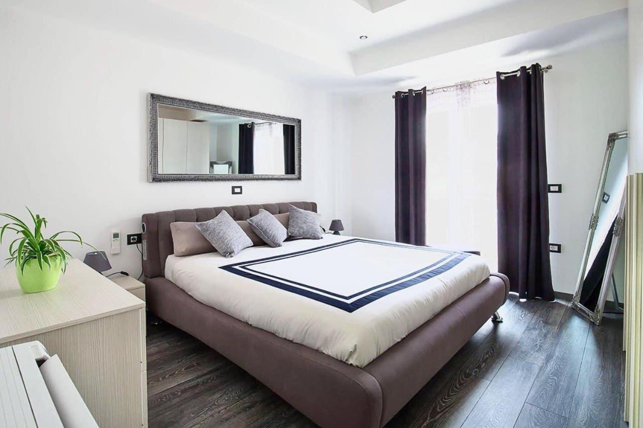 Four-Bedroom Apartment with Terrace and Sea View - Penthouse