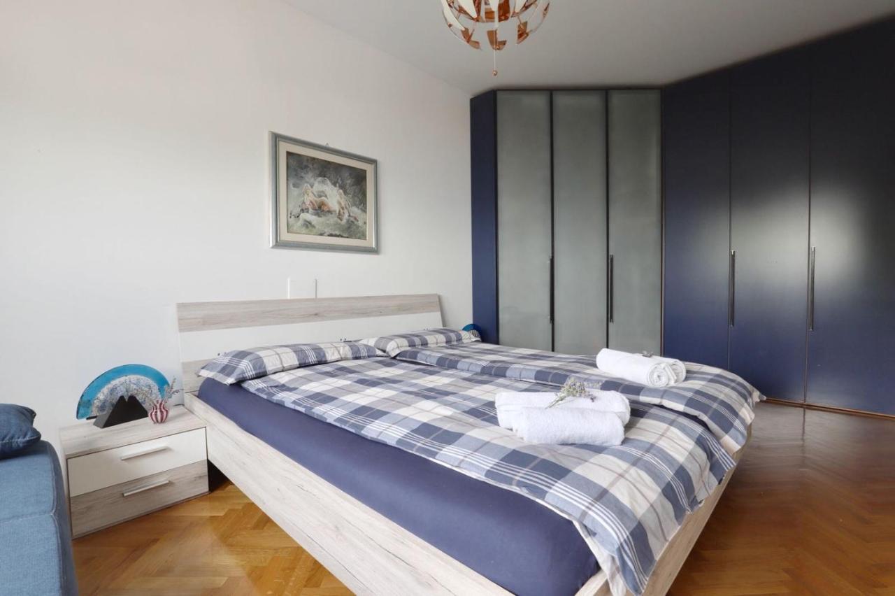 Apartamento de 1 dormitorio con terraza y vistas al mar