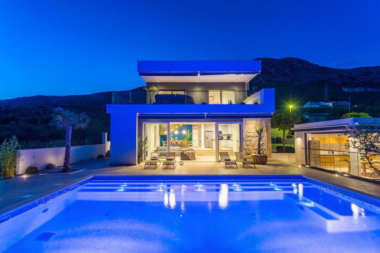 Luxurius Villa Aria with heated 45sqm pool, jacuzzi and seaview - B&B