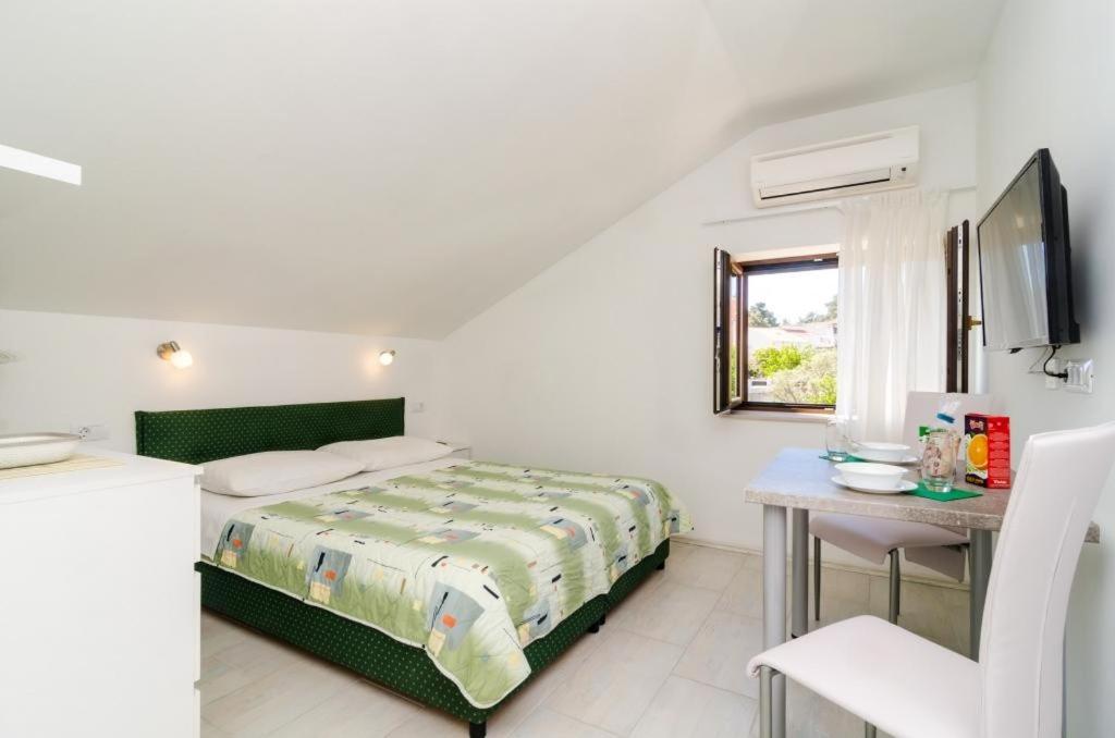 Studio Apartment with Garden View