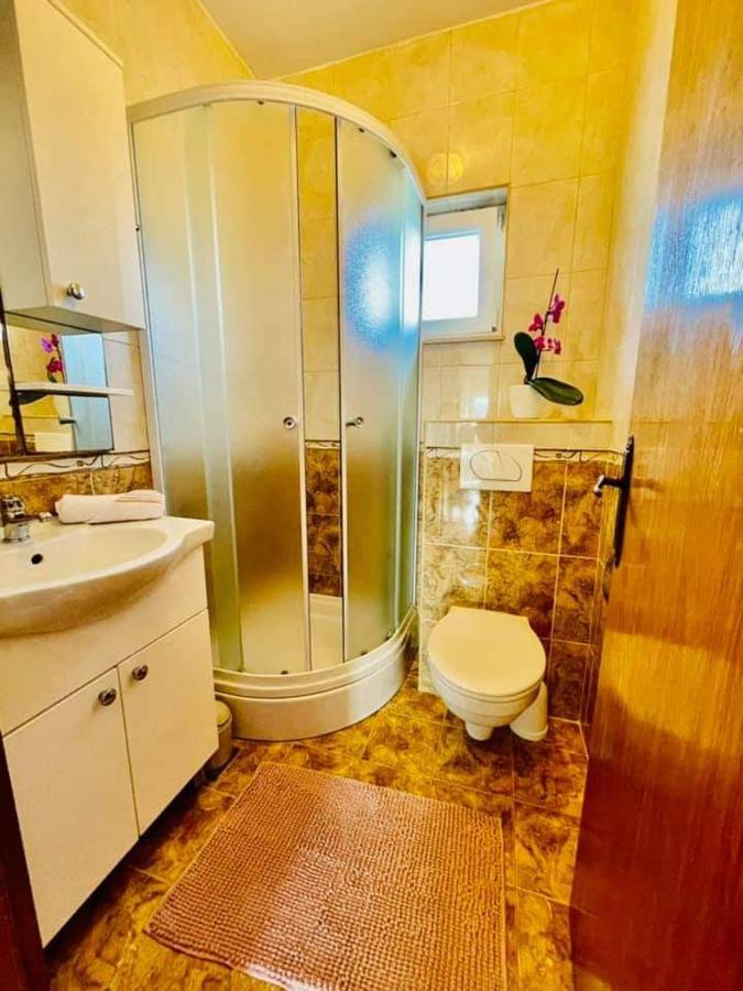 Chambre Double Deluxe (2 Adultes + 1 Enfant)