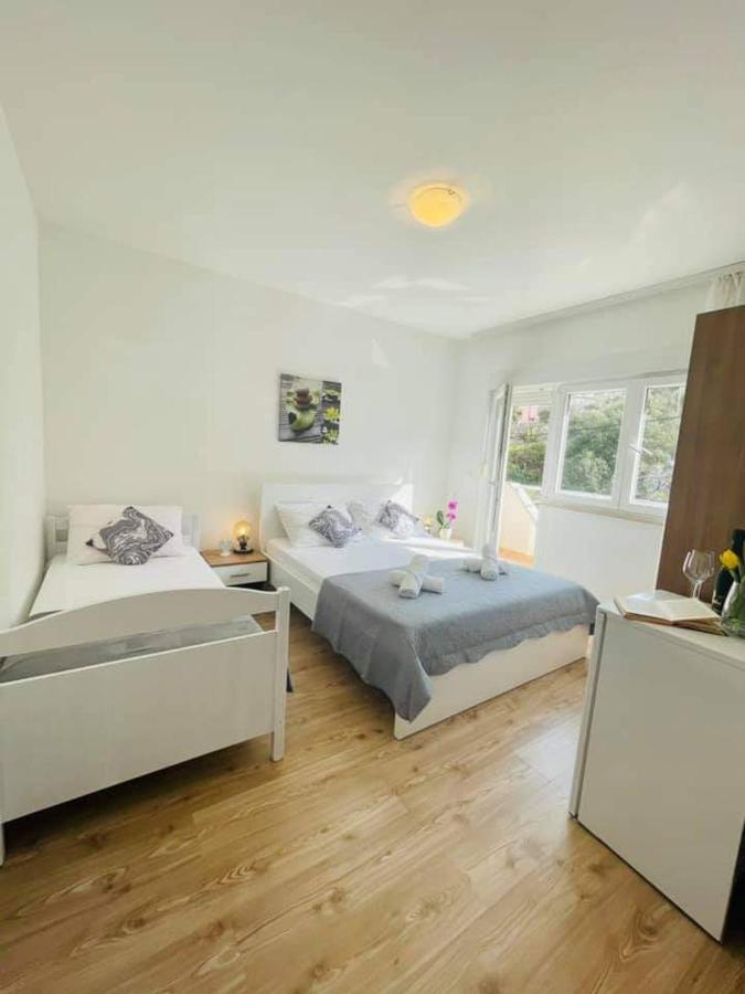 Deluxe Double Room (2 Adults + 1 Child)