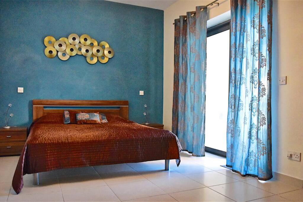 Sunny Apartment in Tas-Sellum Mellieha, Malta. - B&B Għajn Żejtuna