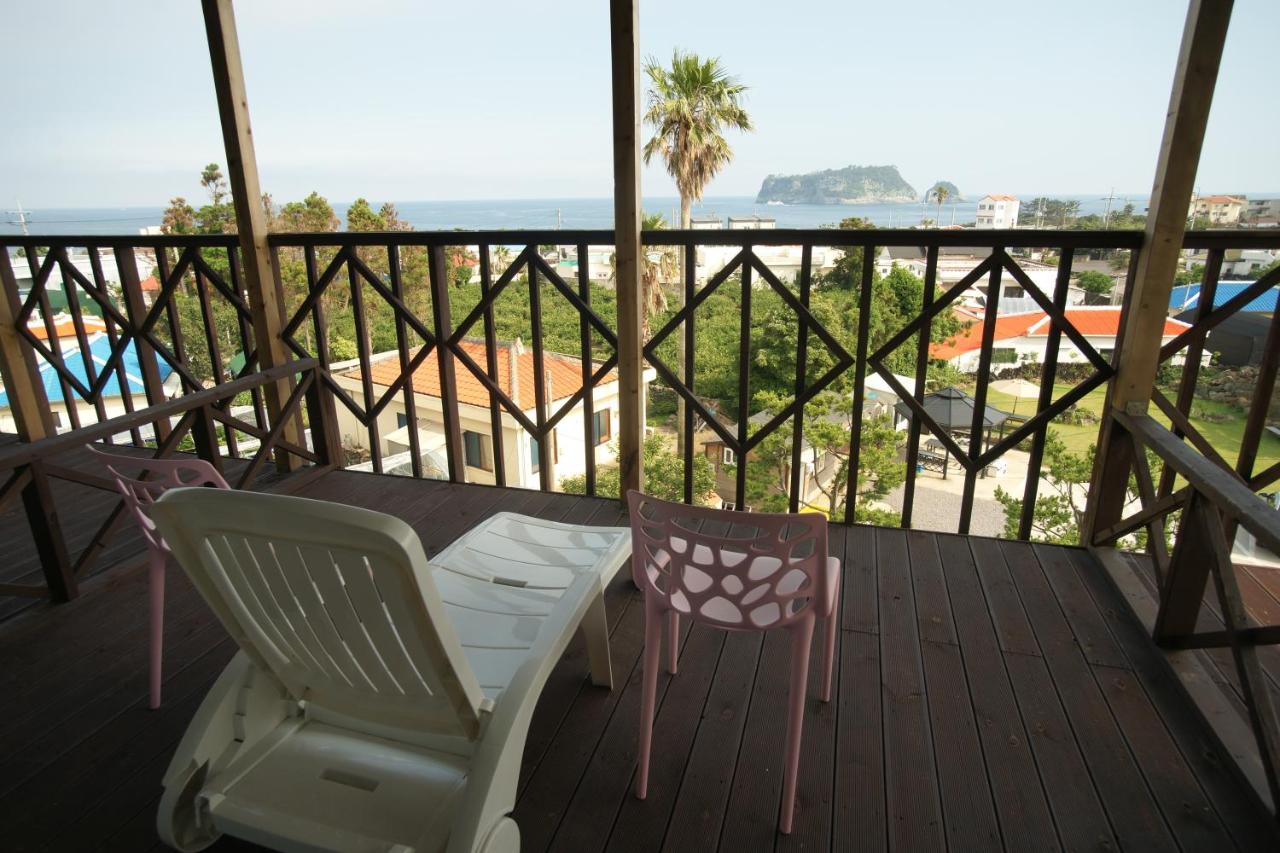 Camera Matrimoniale con Balcone e Vista Mare