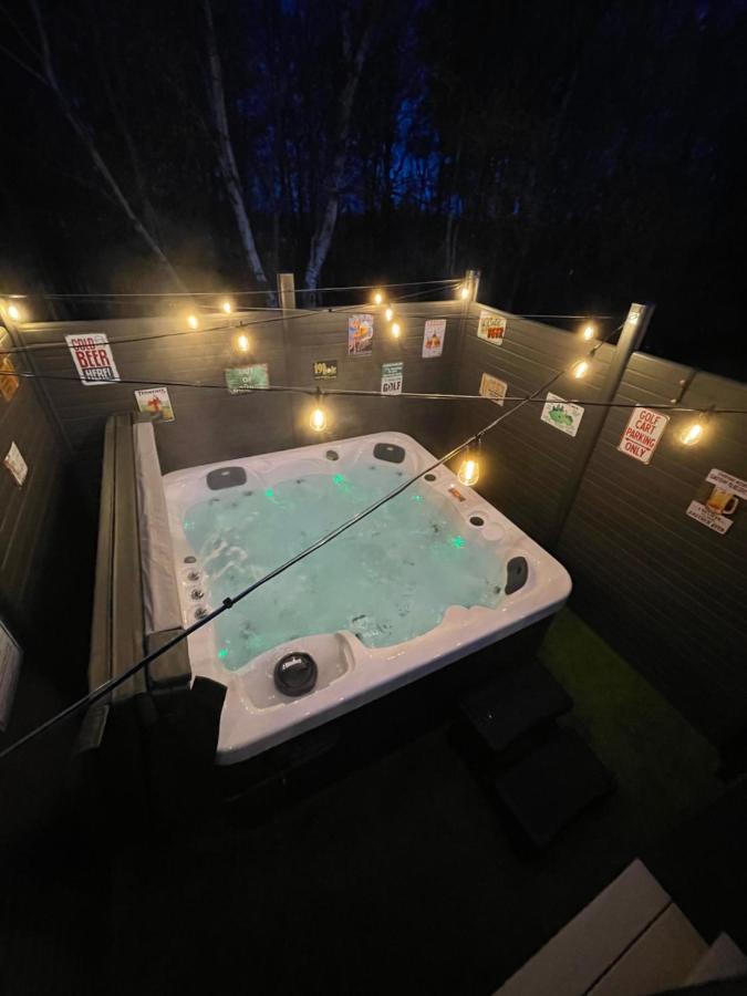 Tigers Wood - 2 bed hot tub lodge with free golf, NO BUGGY - B&B Swarland