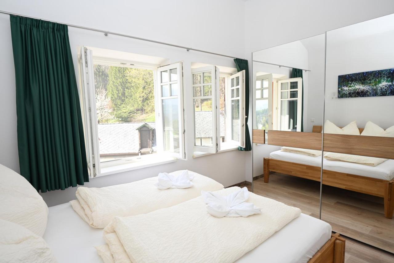 Apartment with Mountain View