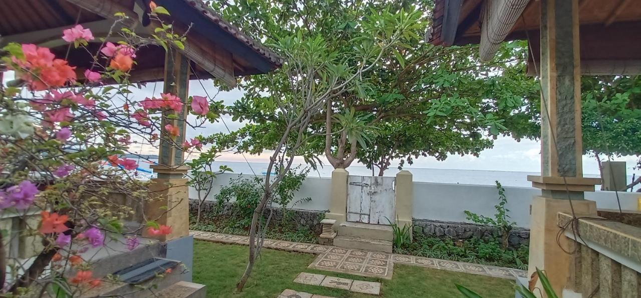 Beach-front Bungalow with Ocean View