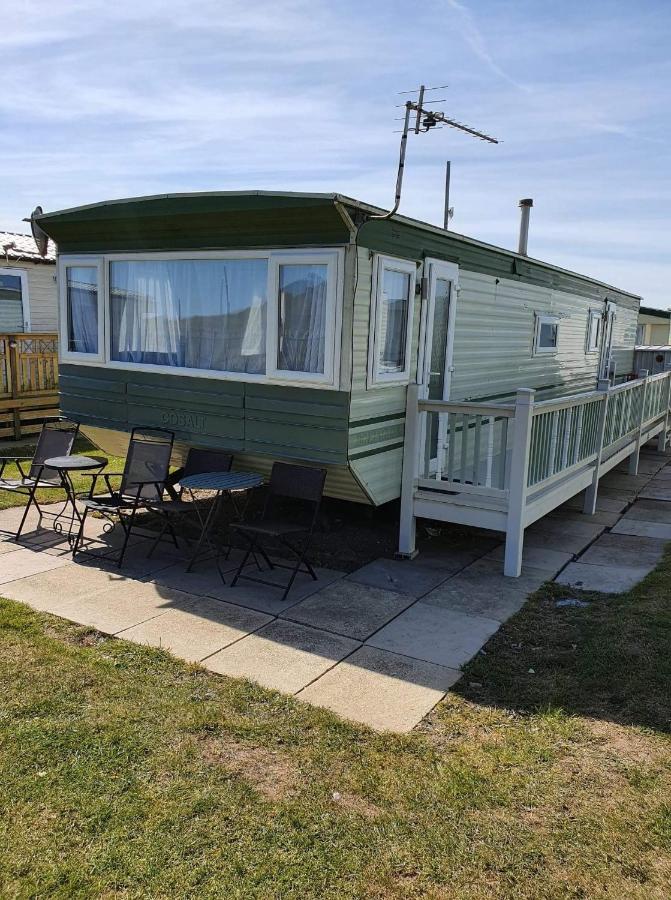 Colemans Caravans 3 Bedroom 6 Birth Caravan Golden Anchor Caravan Park - B&B