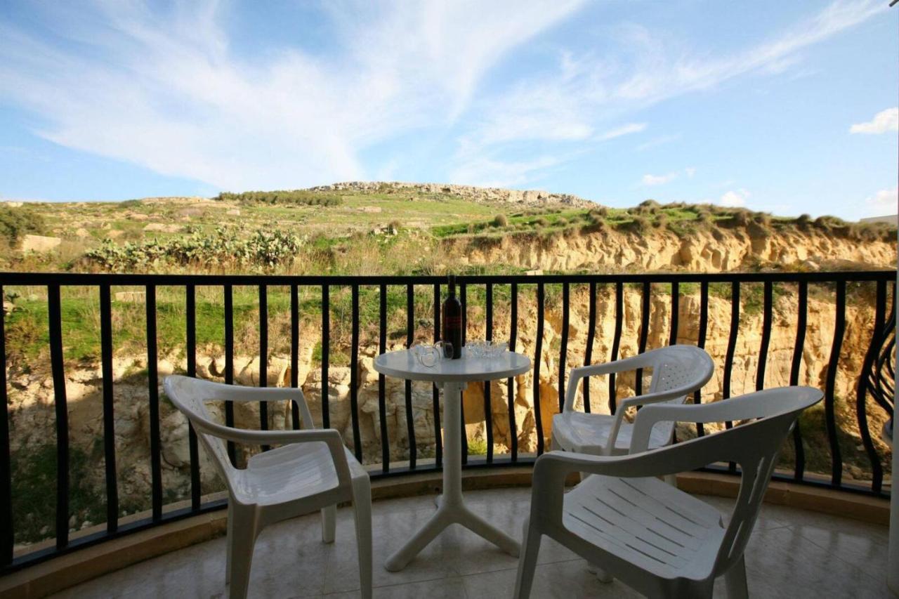 Spacious apartment in Marsalforn, Gozo - B&B