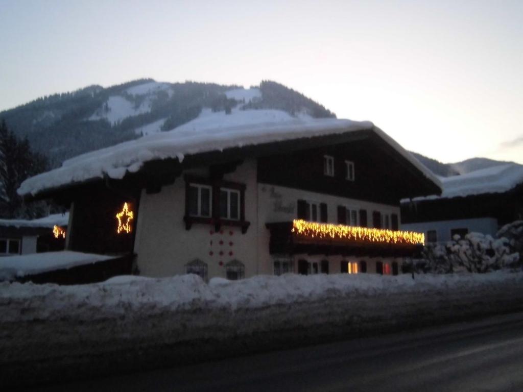 Appartements Haus Schmalzl - Bed and Breakfast Viehhofen