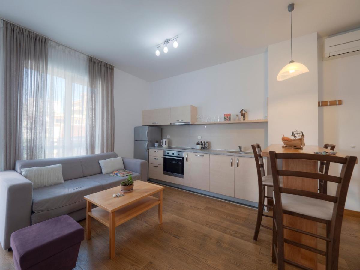 Apartment with Mountain View