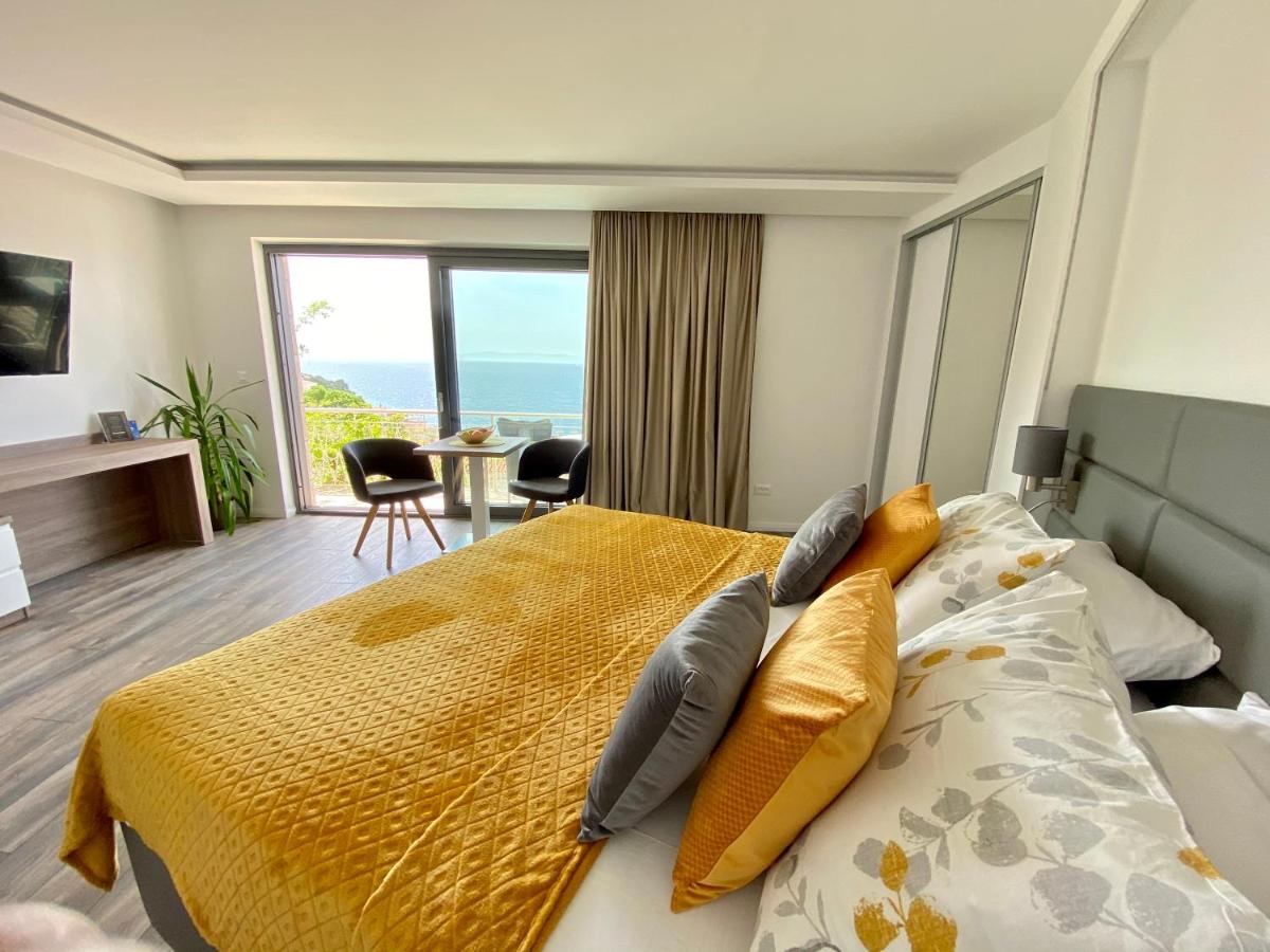 Studio Apartment with Balcony and Sea View