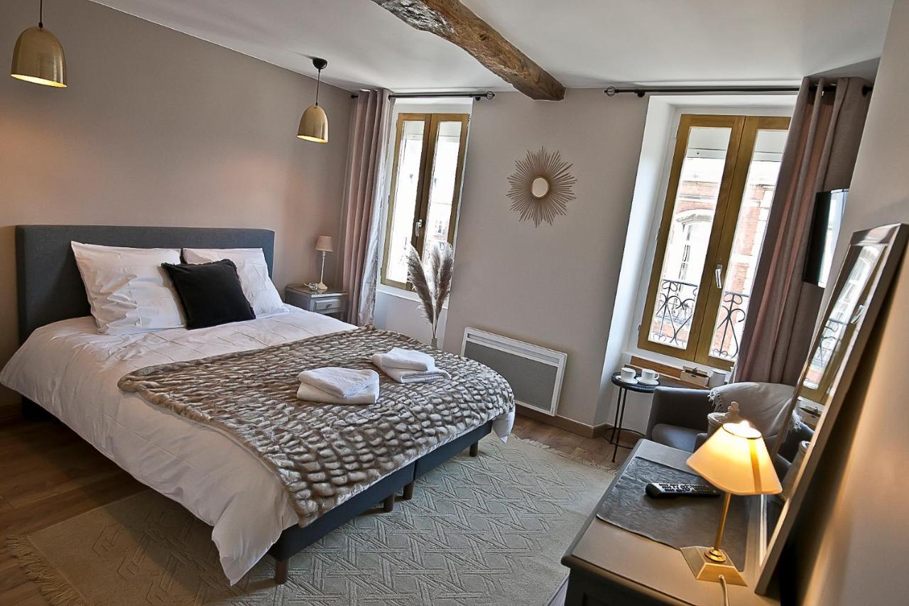 Habitación con cama grande 