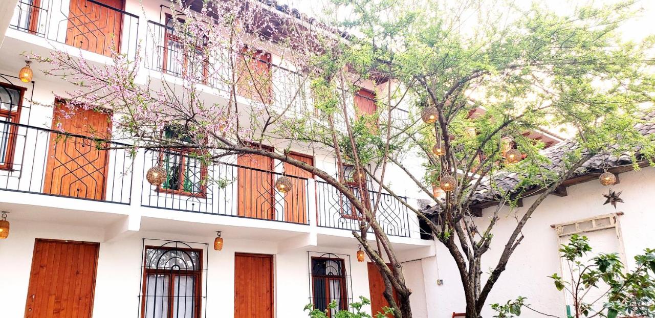 Kukul'ik Studios & Workspace - Bed and Breakfast