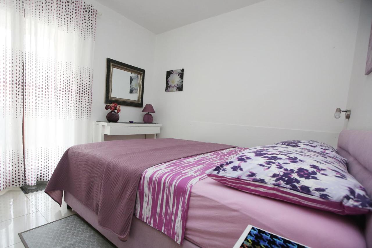 Apartamento de 1 dormitorio con balcón