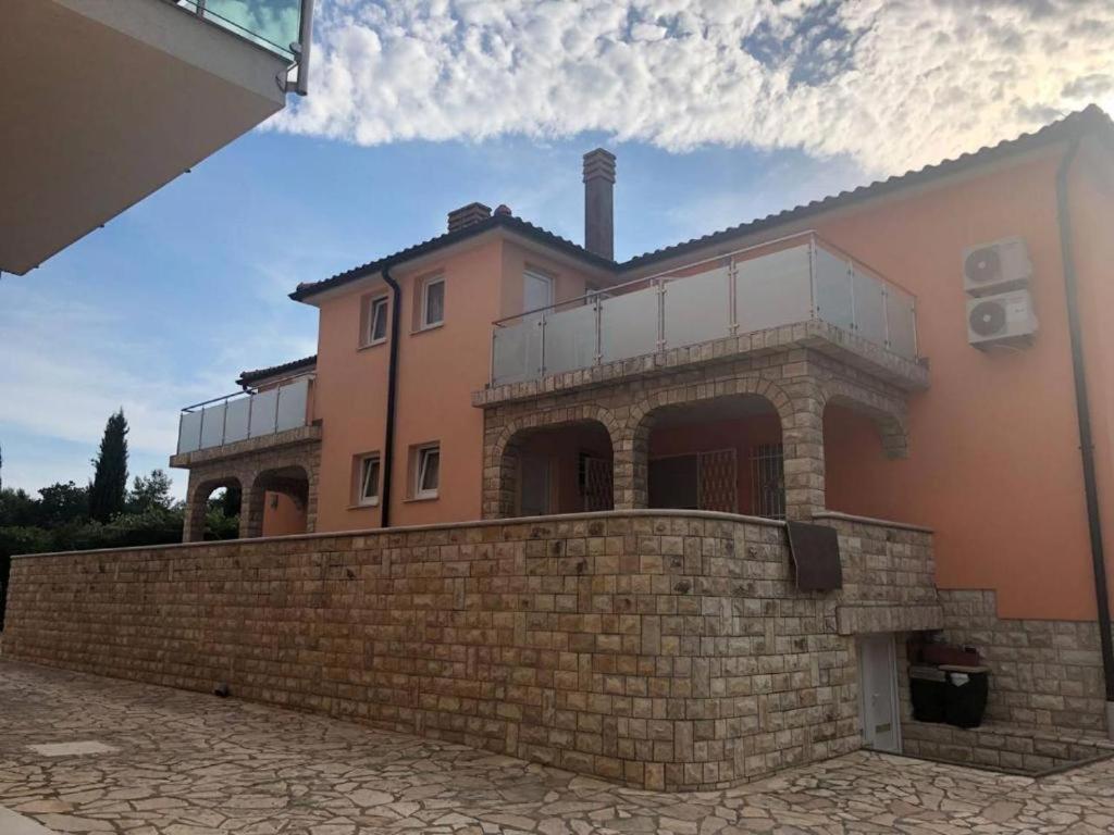Apartment mit 2 Schlafzimmern und Balkon