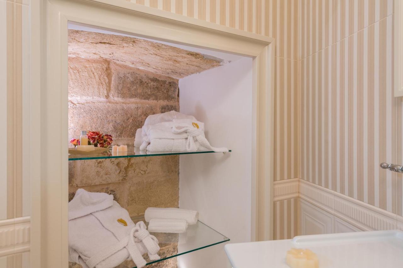 Suite Lit King-Size - Vue sur Piscine