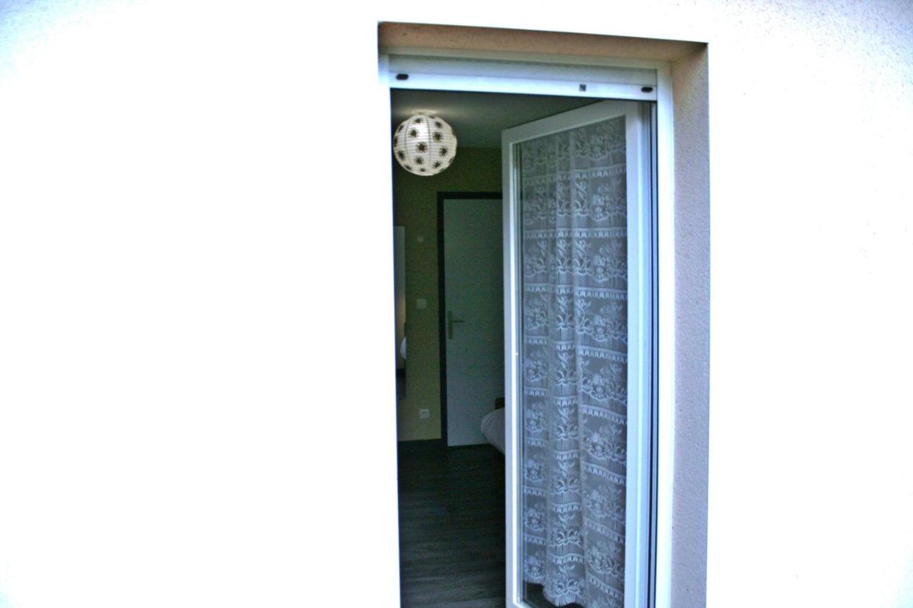 King Room with Roll-In Shower - Disability Access