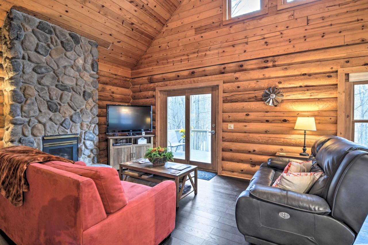 B&B Gaylord - Secluded Gaylord Cabin with Deck, Fire Pit and Grill! - Bed and Breakfast Gaylord