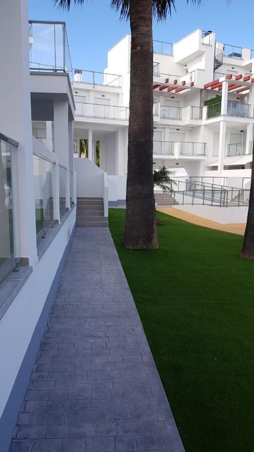 Sunny apartment in Denia with outdoor swimming pool and garage parking place included, 300m from the sandy beach - Chambres d'hôtes Denia