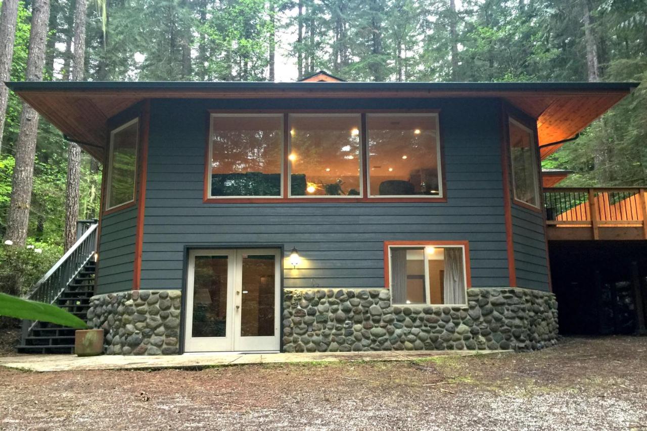 B&B Glacier - Snowline Cabin #29 - An Ultra Custom Family Vacation Home! - Bed and Breakfast Glacier