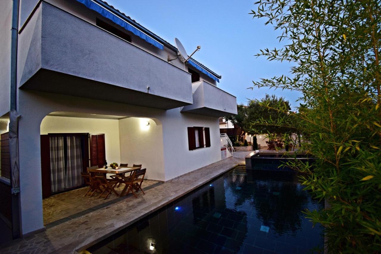 Ground floor apartment with a private pool - Ferienwohnung Okrug Donji