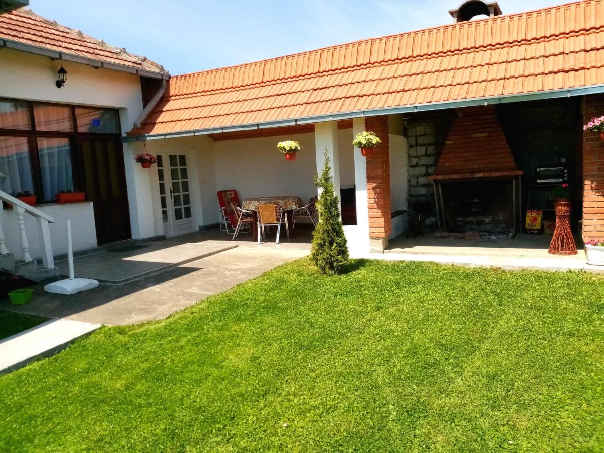 Apartmani Ćosić - Ferienwohnung Kuršumlija