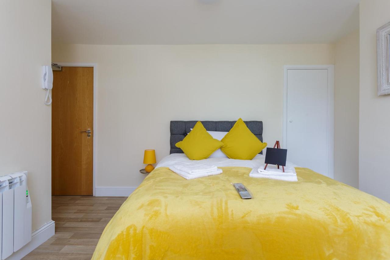 B&B Southampton - St Mary's - Modern Central Huge Studio Apartments - Bed and Breakfast Southampton
