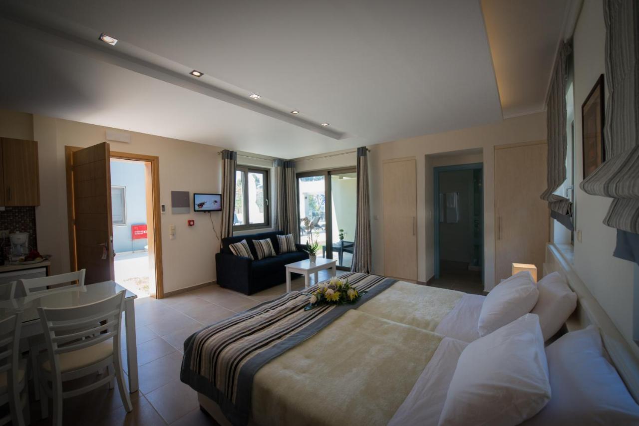 Family Studio (2 Adults + 2 Chidren)