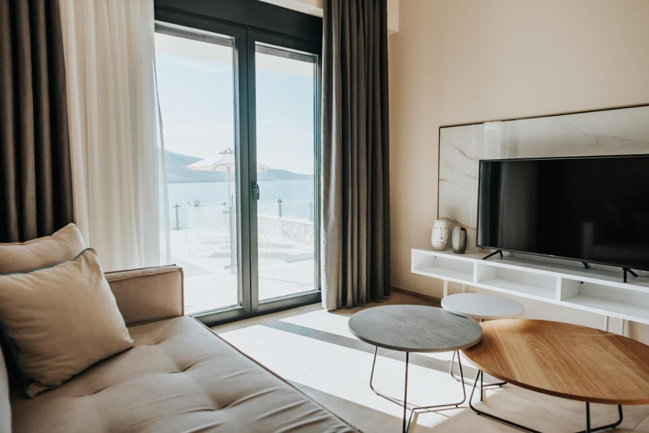 Elia Luxury Suites - B&B Platariá