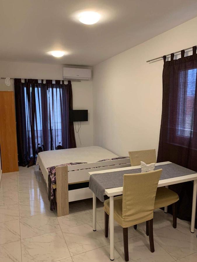 NADA&DANIJELA - Bed and Breakfast Brodarica