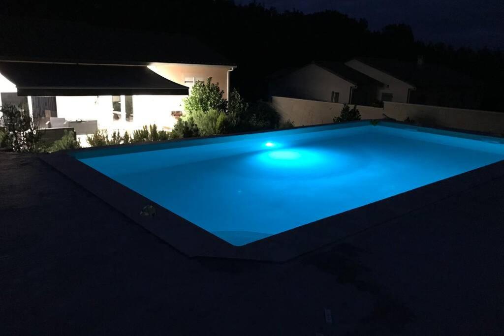 Villa piscine privée vallée châteaux Dordogne - Chambres d’hôtes