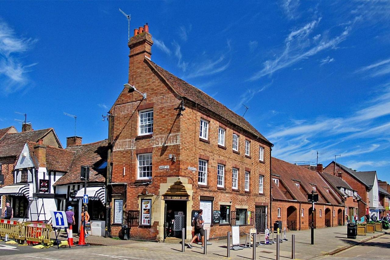 Penthouse On Waterside With River Views, Private Parking & Secluded Hot Tub - Bed and Breakfast