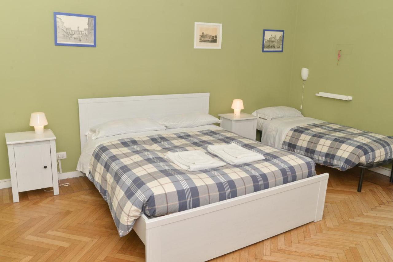Zimmer mit eigenem Bad außerhalb des Zimmers