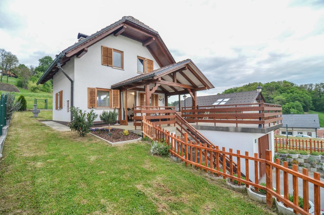 Flower house Podčetrtek - B&B