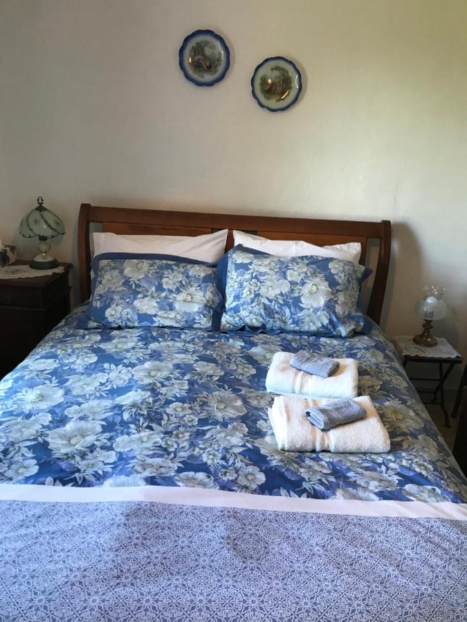 Kamer met Queensize Bed en Uitzicht op de Tuin