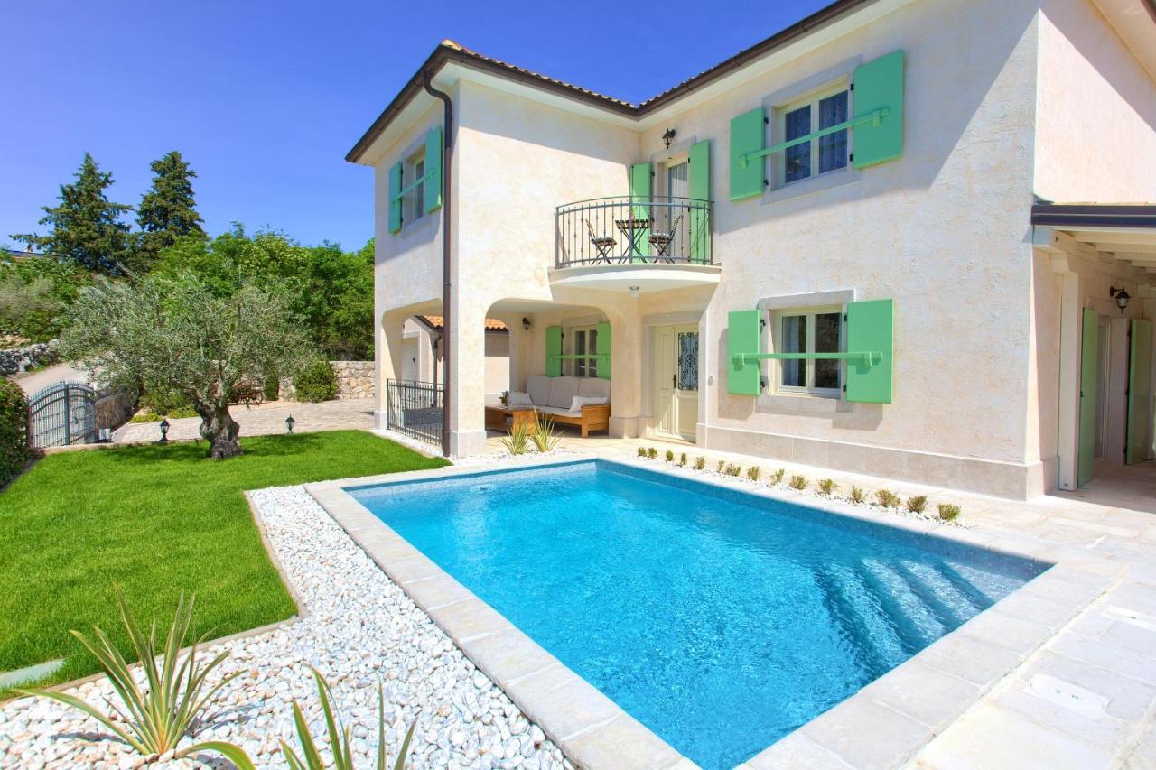 Villa Luca with pool and jacuzzi - B&B