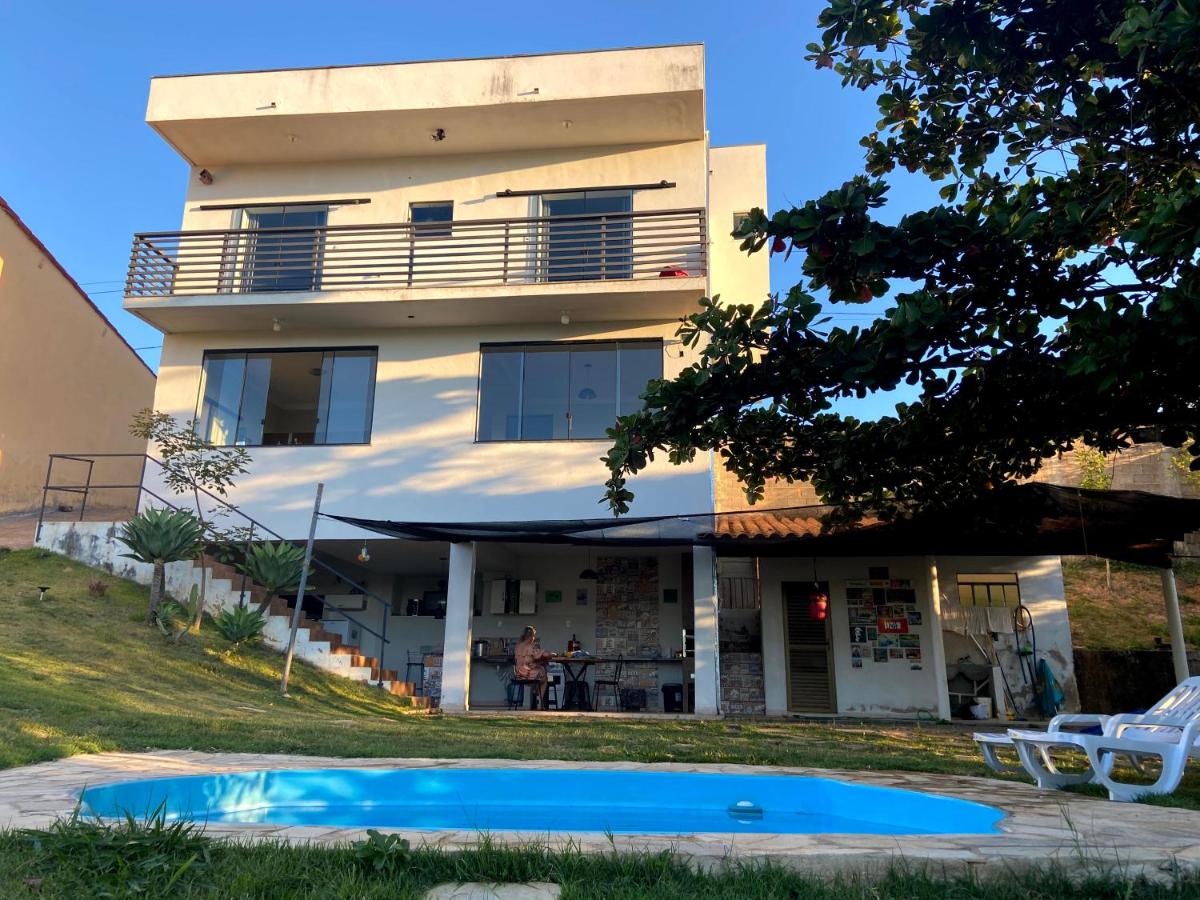 Casa com piscina fundo pra represa e AR Condicionado CasinhaBrancaDeVaranda - B&B
