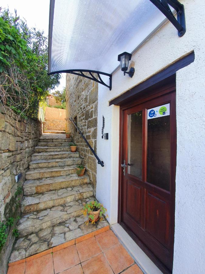 Casa Leonarda, rustic Istrian stone house, nature, peace and hilltop views, near Motovun - B&B