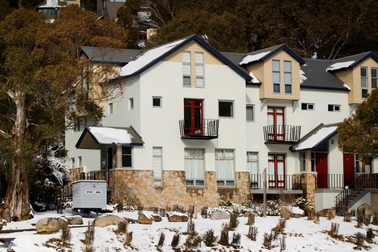 Crackenback Castle free standing chalet with fire place - B&B Thredbo